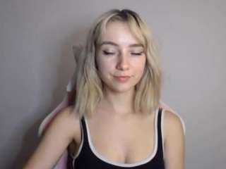 LuciaLittle live webcam show
