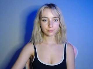 LuciaLittle live webcam show
