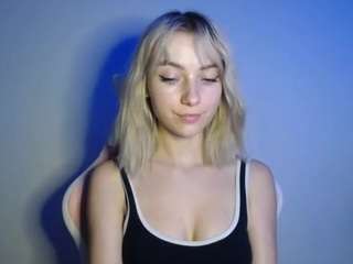 LuciaLittle live webcam show