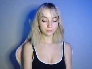 LuciaLittle live webcam show