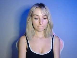 LuciaLittle live webcam show