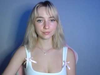 LuciaLittle live webcam show