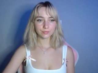 LuciaLittle live webcam show