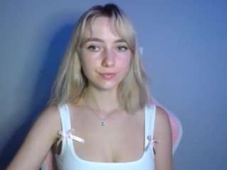 LuciaLittle live webcam show