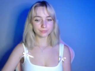 LuciaLittle live webcam show