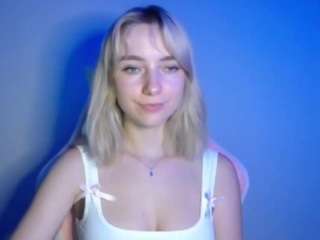 LuciaLittle live webcam show