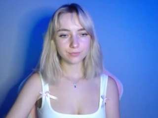 LuciaLittle live webcam show