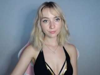 LuciaLittle live webcam show