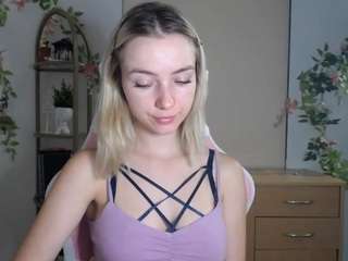 LuciaLittle live cam