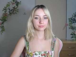 LuciaLittle live cam preview