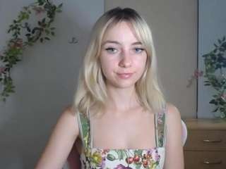 LuciaLittle live cam preview