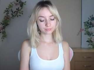 LuciaLittle live cam preview