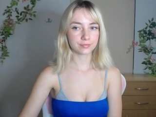 LuciaLittle live cam preview