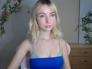 LuciaLittle live cam preview