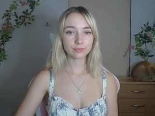 LuciaLittle live cam preview