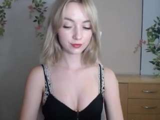 lucialittle webcam model