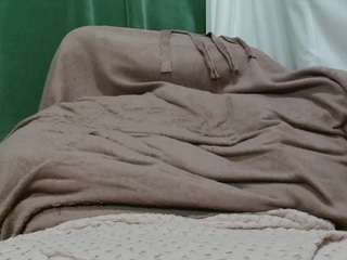 lola4u's CamSoda show and profile