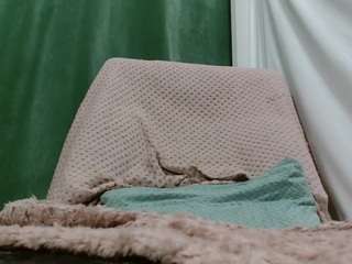 lola4u's CamSoda show and profile