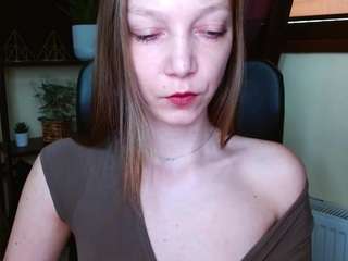 emillyplay's CamSoda show and profile