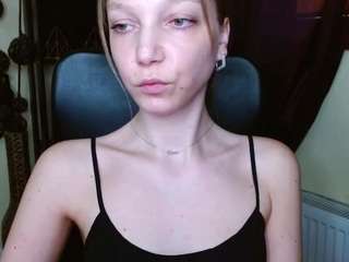 emillyplay's CamSoda show and profile