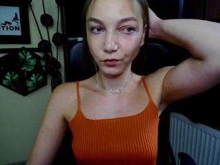 EmillyPlay live webcam show