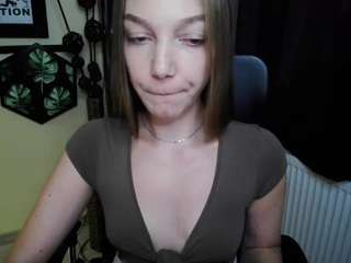 Emillyplay's cam show statistics and live stream