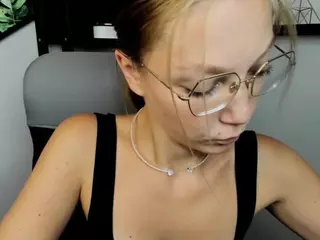 EmillyPlay's Live Sex Cam Show