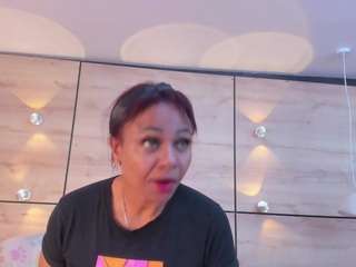 thaylanaa, female webcam model,  years old, on live webcam