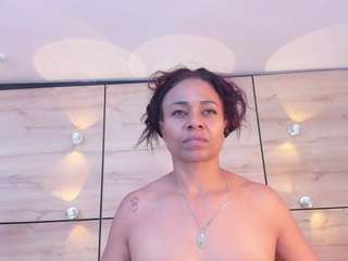 thaylanaa's CamSoda show and profile