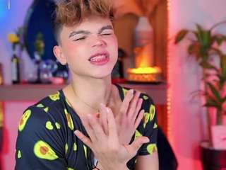 kennyboy-18 Live Webcam on CamSoda