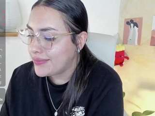 Live webcam model malley-adams on Soda Cams