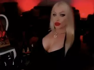 AlfaFemale's Live Sex Cam Show