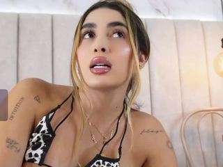 le modèle annyy-rosse est en webcam porno dans un show sur le site camsoda, il possède les tags suivants: ass,no smoking,young-adult,toys,thong,teen-18,tease,tattoos,striptease,strip,spanking,spank,shaved-pussy,asshole,pussy,no drinking,camel-toe,athletic,bedroom,bikini