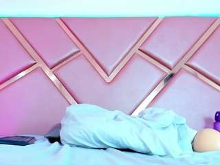 emma-rogerss from CamSoda is Freechat