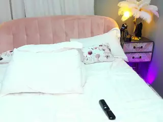 AmedeeaBanks's Live Sex Cam Show