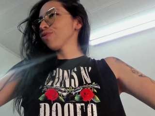 katty-mouth webcam model