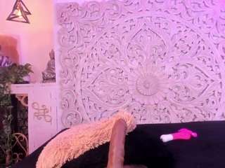 le modèle antonelalopez est en webcam porno dans un show sur le site camsoda, il possède les tags suivants: amateur,shaved pussy,lush,massage,middle aged,natural,naughty,no smoking,pussyplay,spank,horny,squats,stockings,tattoos,thick,toys,wet,young adult,anal,lovense