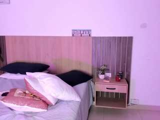 rebecacorttez Live Webcam on CamSoda