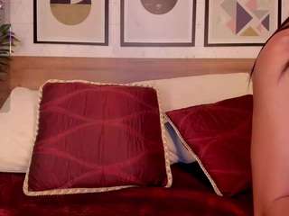 Live webcam model lunaruso on Soda Cams