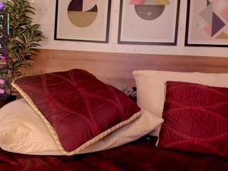 Live webcam model lunaruso on Soda Cams