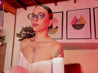 lunaruso Live Webcam on CamSoda