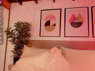 lunaruso's CamSoda show and profile