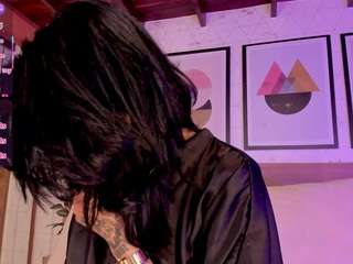 lunaruso's CamSoda show and profile