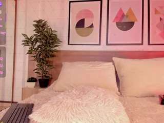 lunaruso's CamSoda show and profile