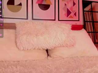 lunaruso's CamSoda show and profile