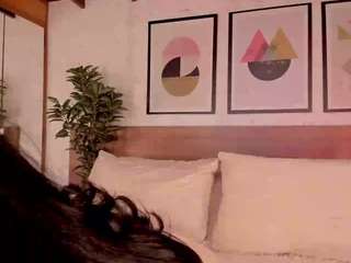 Live webcam model lunaruso on Soda Cams