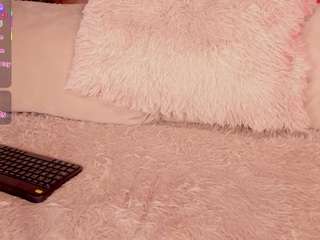 lunaruso's CamSoda show and profile