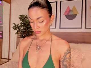 lunaruso's CamSoda show and profile