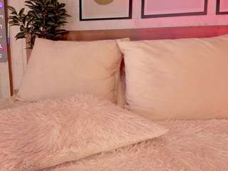 lunaruso's CamSoda show and profile