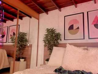 lunaruso's CamSoda show and profile